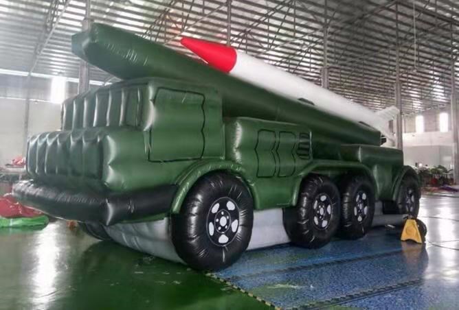 龙里充气导弹车